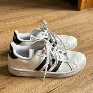 Adidas court shoes Women’s 7.5